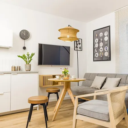 Apartment Rest - Jezyce, Szamarzewskiego - Prywatny Garaz, Self Check In 24h *