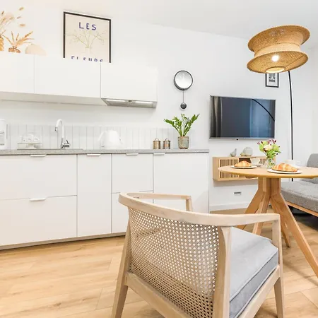 Apartment Rest - Jezyce, Szamarzewskiego - Prywatny Garaz, Self Check In 24h *