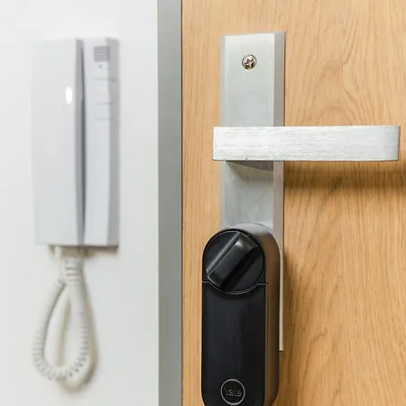 Rest - Jezyce, Szamarzewskiego - Prywatny Garaz, Self Check In 24h Daire